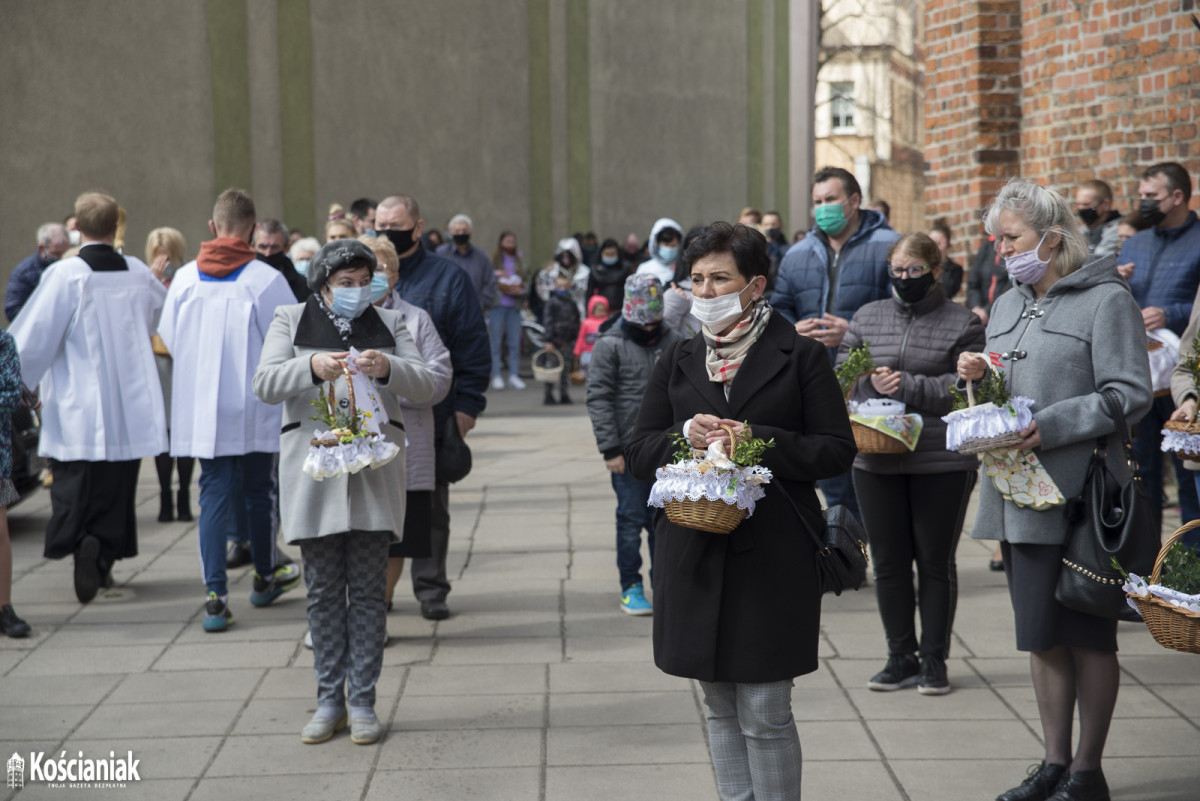 Święconka w farze przy Grocie Matki Boskiej [ZDJĘCIA]