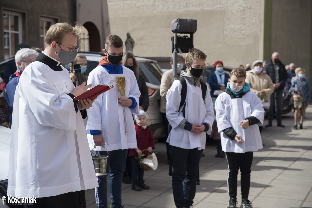 Święconka w farze przy Grocie Matki Boskiej [ZDJĘCIA]