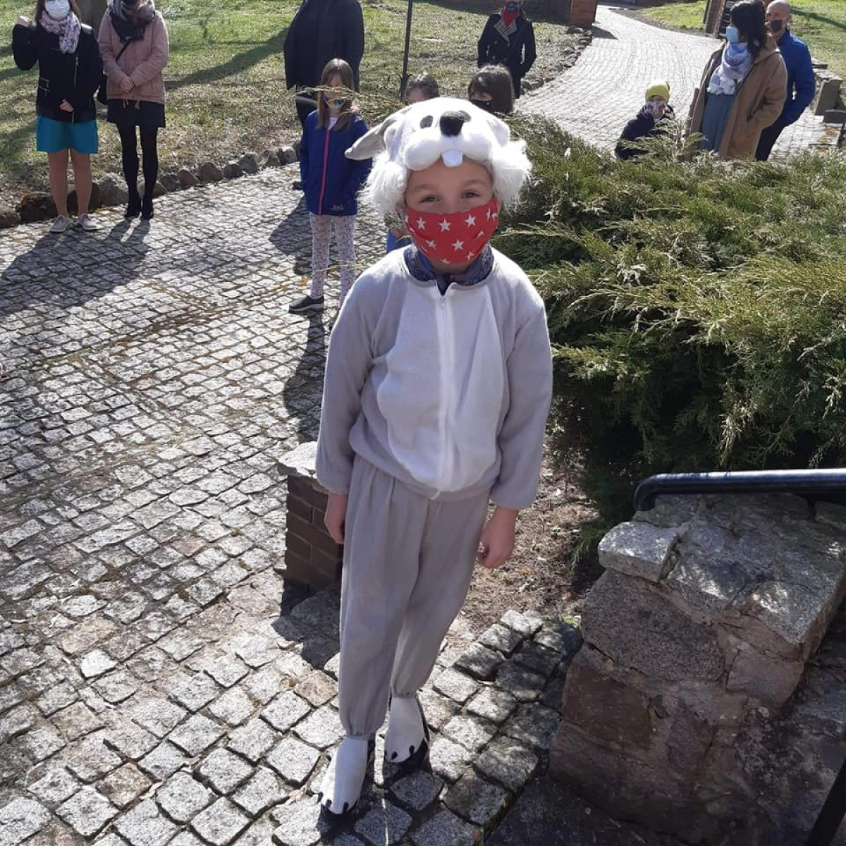Dzieci poszukiwały Wielkanocnego Zajączka [ZDJĘCIA]