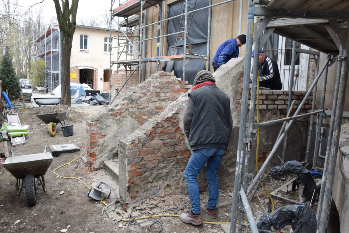 Postępy przy remoncie Urzędu Miasta i Starostwa Powiatowego [ZDJĘCIA]