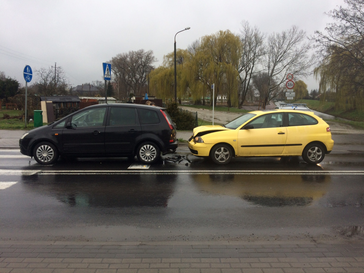 Najechała na tył pojazdu na Łąkowej. To pechowe miejsce [ZDJĘCIA]
