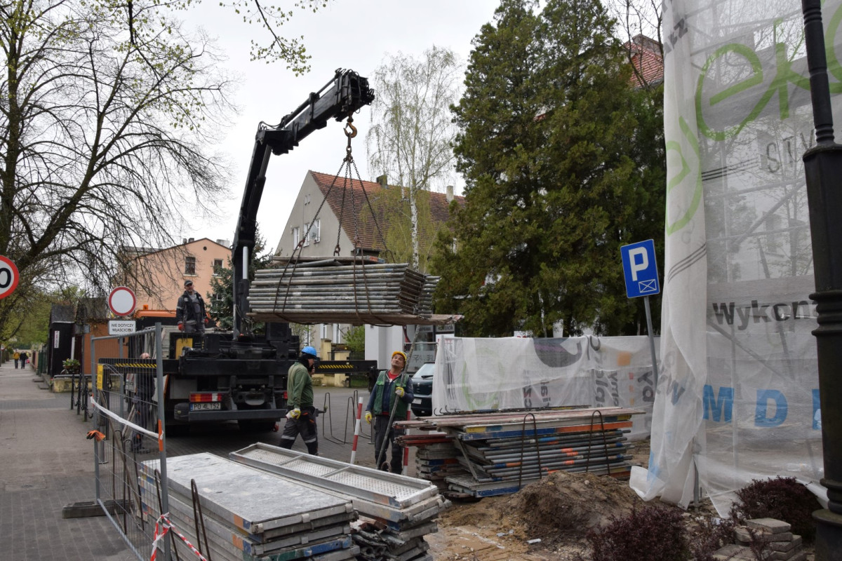 Nowa elewacja urzędu przy Al. Kościuszki [ZDJĘCIA]