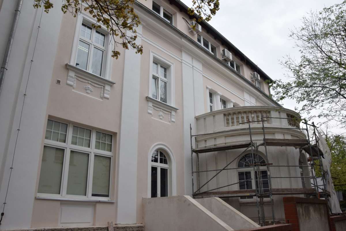 Nowa elewacja urzędu przy Al. Kościuszki [ZDJĘCIA]