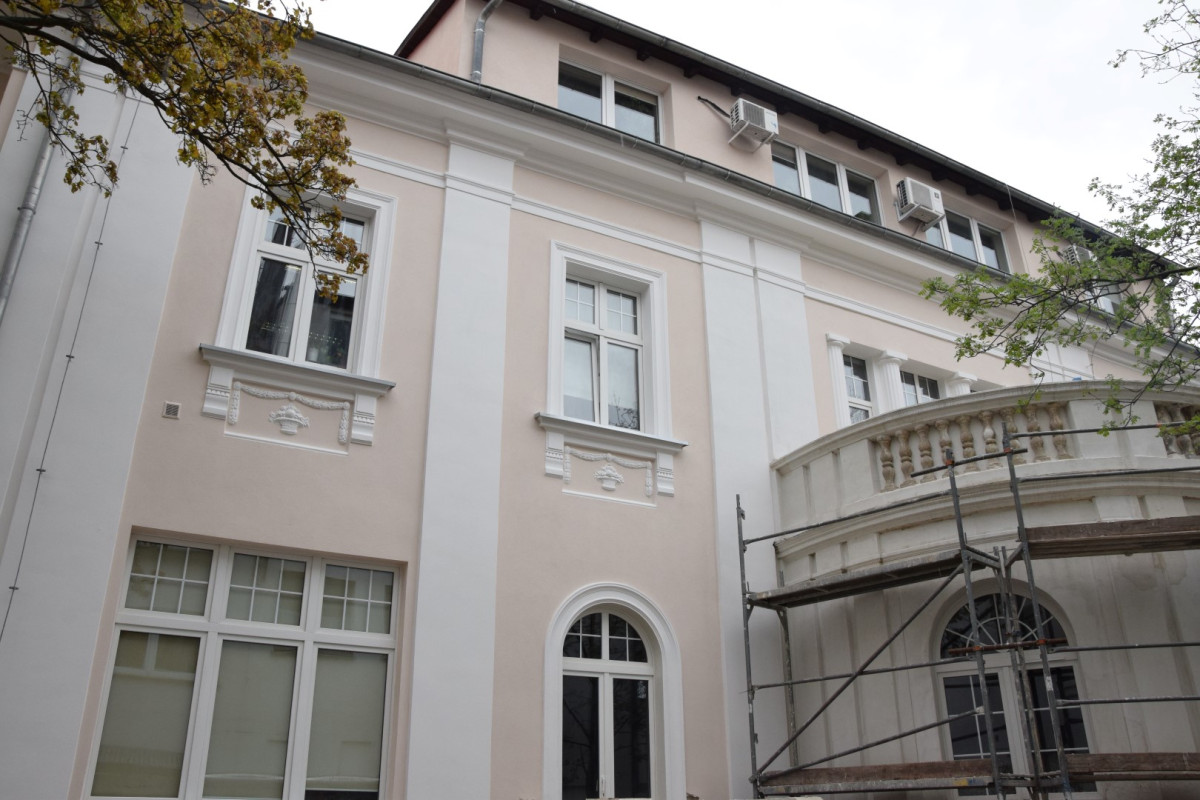 Nowa elewacja urzędu przy Al. Kościuszki [ZDJĘCIA]