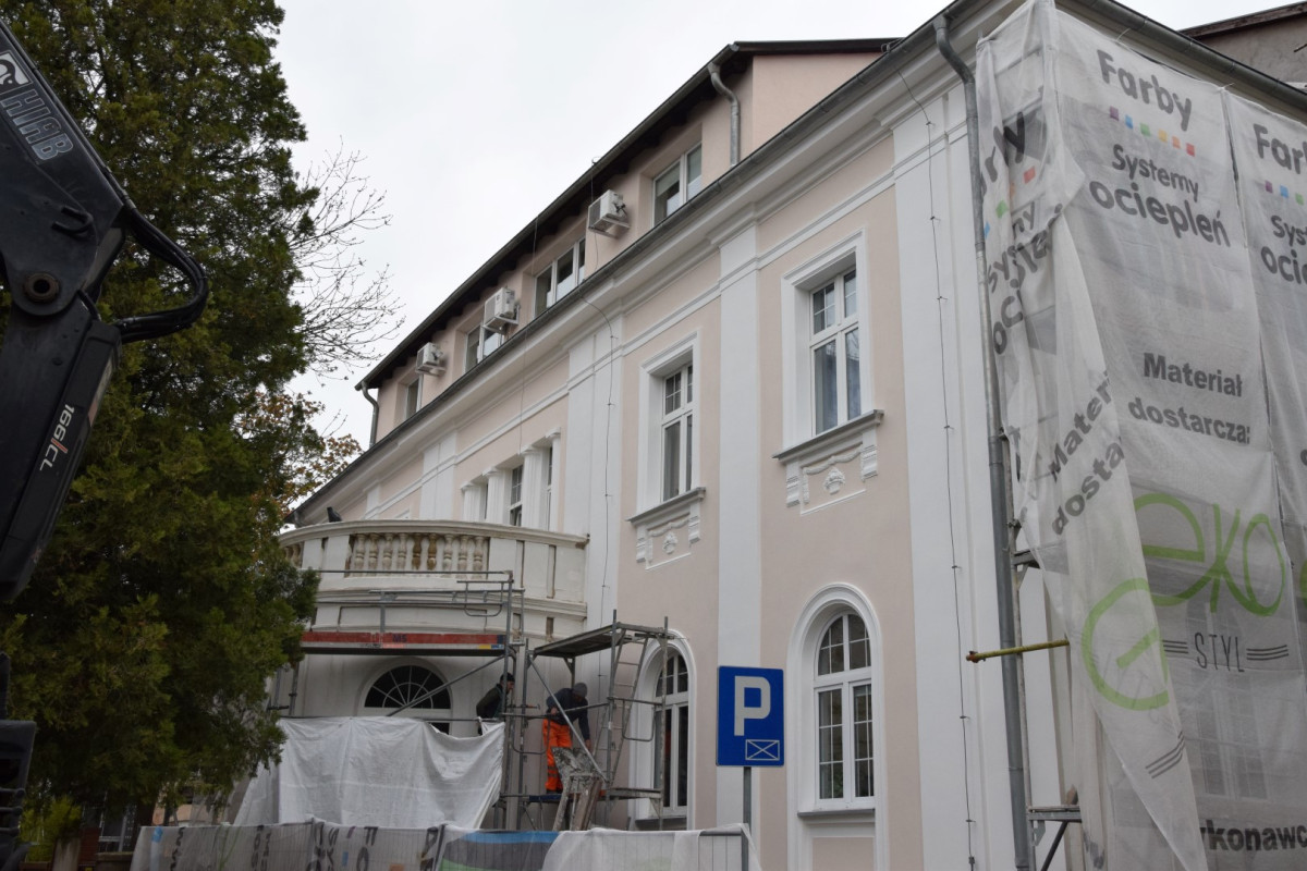 Nowa elewacja urzędu przy Al. Kościuszki [ZDJĘCIA]