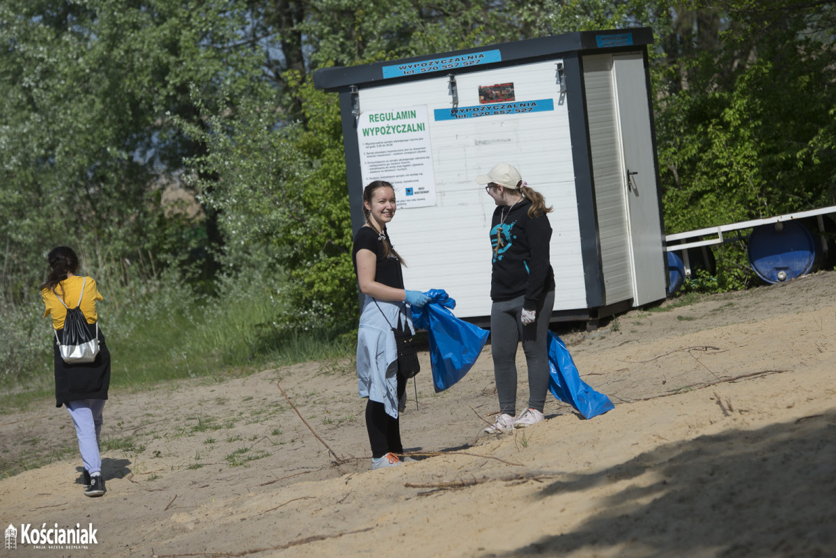 Akcja sprzątania letniska w Nowym Dębcu [ZDJĘCIA]