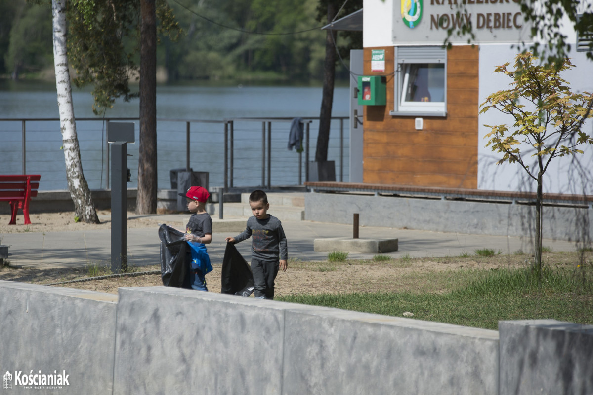 Akcja sprzątania letniska w Nowym Dębcu [ZDJĘCIA]