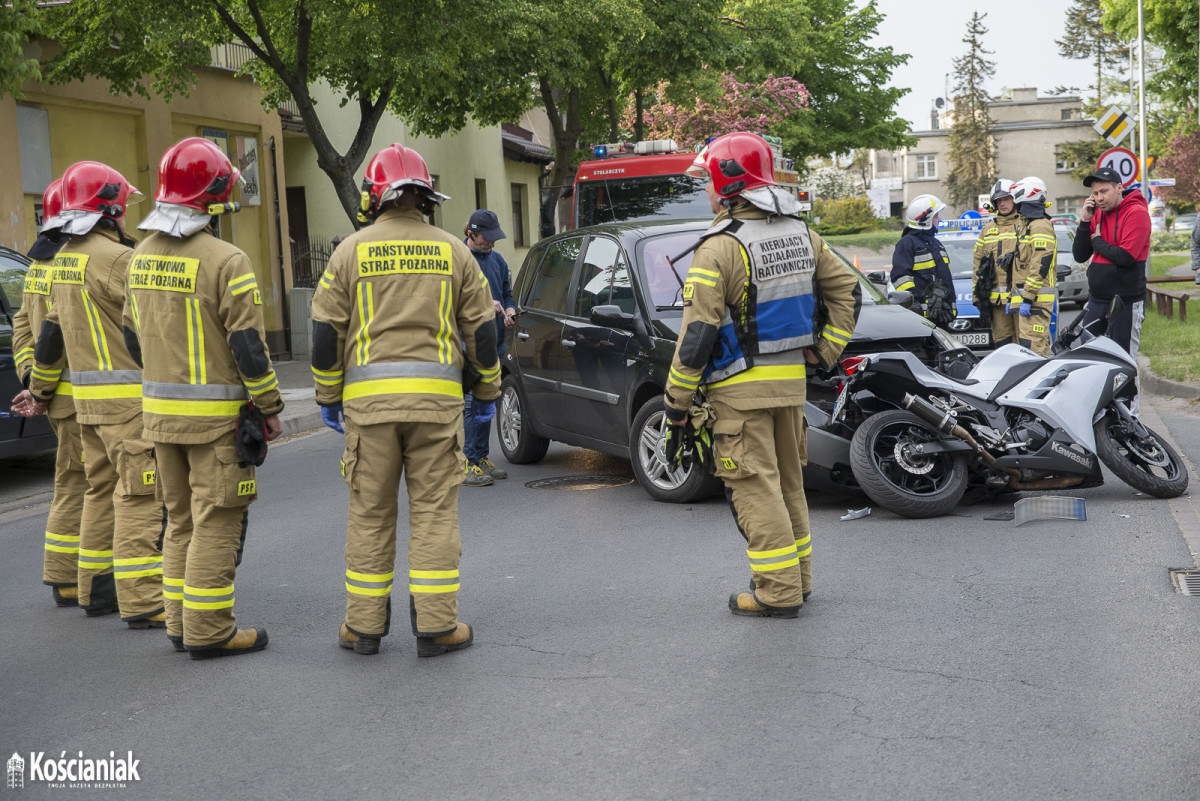 Zderzenie motoru z osobówką na Nacławskiej [ZDJĘCIA]