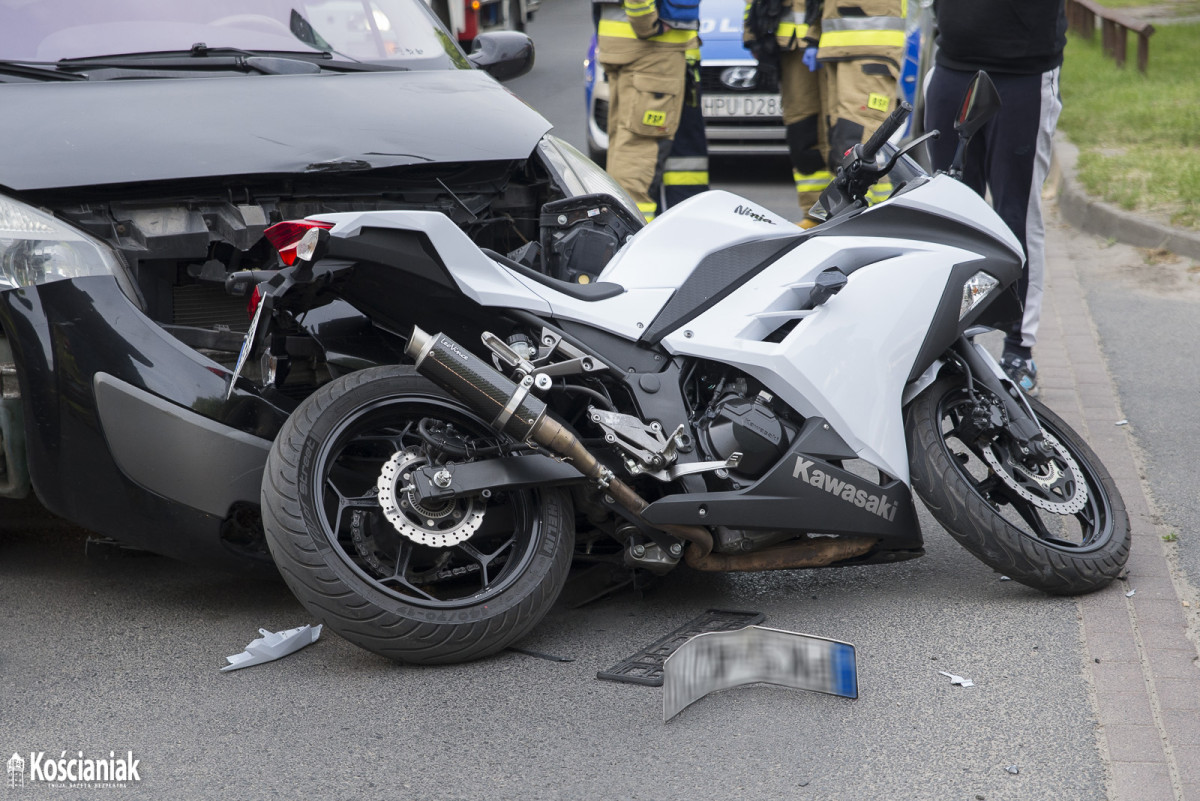 Zderzenie motoru z osobówką na Nacławskiej [ZDJĘCIA]