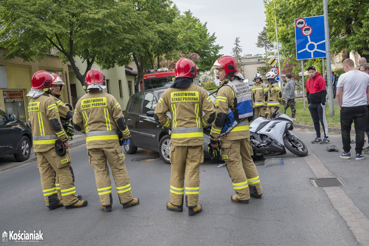Zderzenie motoru z osobówką na Nacławskiej [ZDJĘCIA]