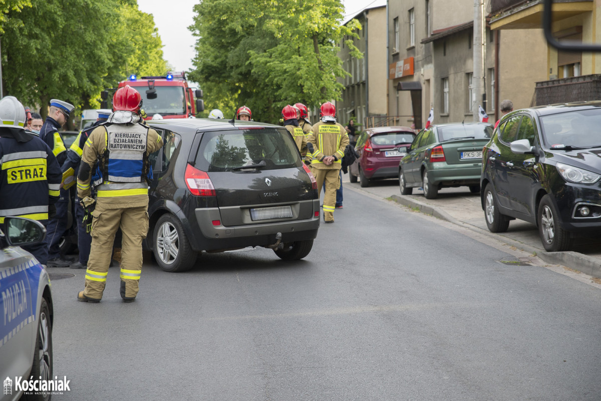 Zderzenie motoru z osobówką na Nacławskiej [ZDJĘCIA]