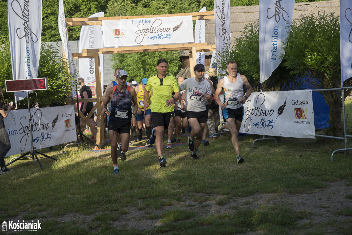 Bieg Filmowe Soplicowo na inaugurację triathlonu [ZDJĘCIA]