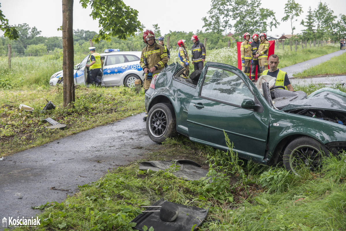 Śmierć w czołowym zderzeniu pomiędzy Racotem a Gryżyną [ZDJĘCIA]