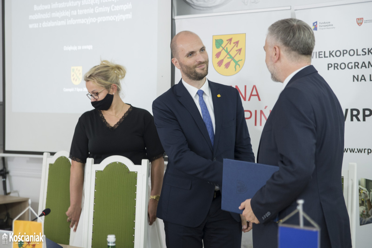 Czempiń: umowa z marszałkiem na budowę ścieżek rowerowych