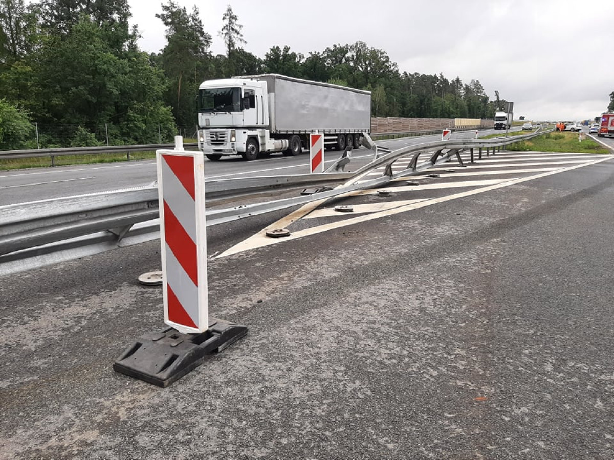 Wjechała w barierki na 