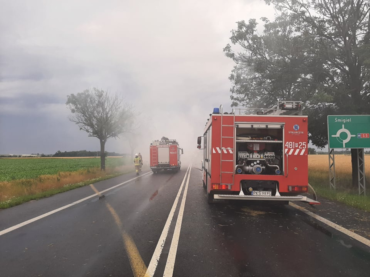 Paliły się baloty na ciągniku na 