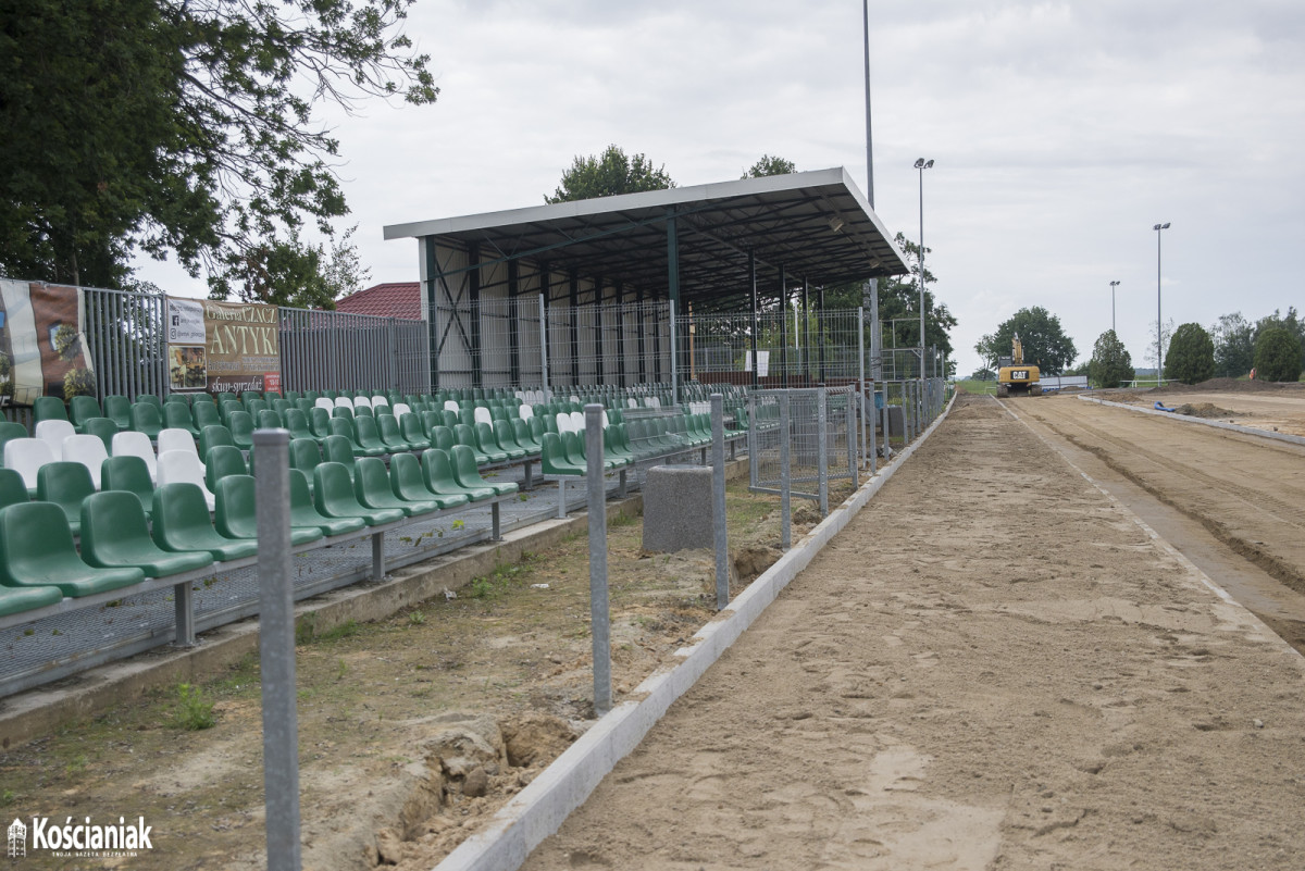Umowa na dofinansowanie bieżni na stadionie w Śmiglu