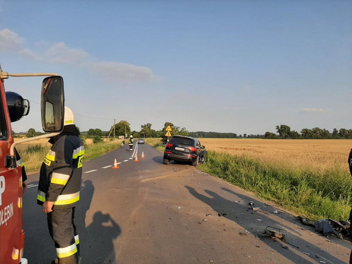 Zderzenie dwóch pojazdów, samochód wylądował w rowie [ZDJĘCIA]
