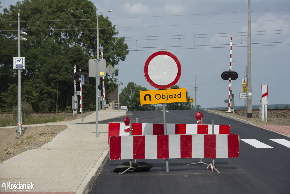 Przejazd i droga w Nowych Oborzyskach już gotowe [ZDJĘCIA]