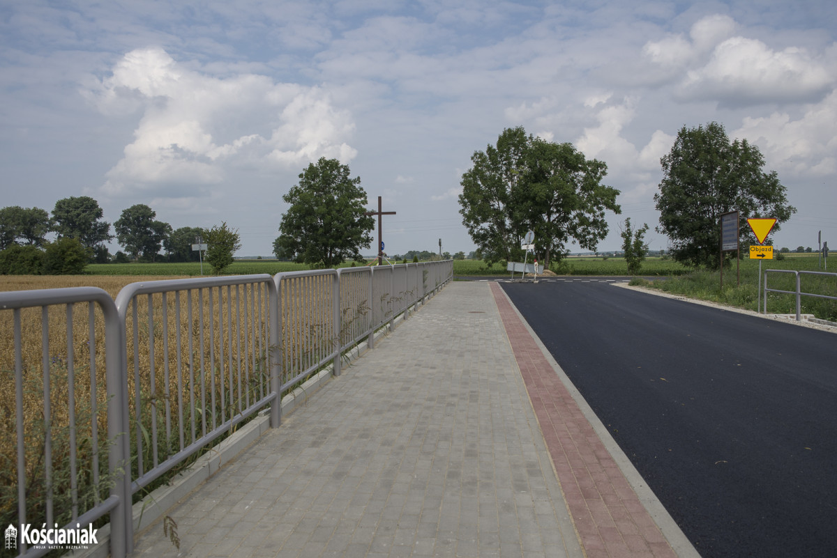 Przejazd i droga w Nowych Oborzyskach już gotowe [ZDJĘCIA]