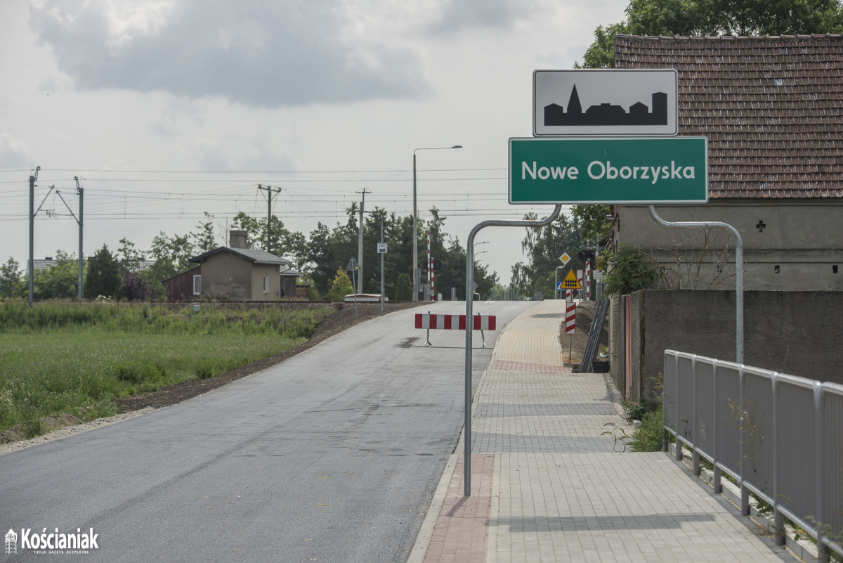 Przejazd i droga w Nowych Oborzyskach już gotowe [ZDJĘCIA]