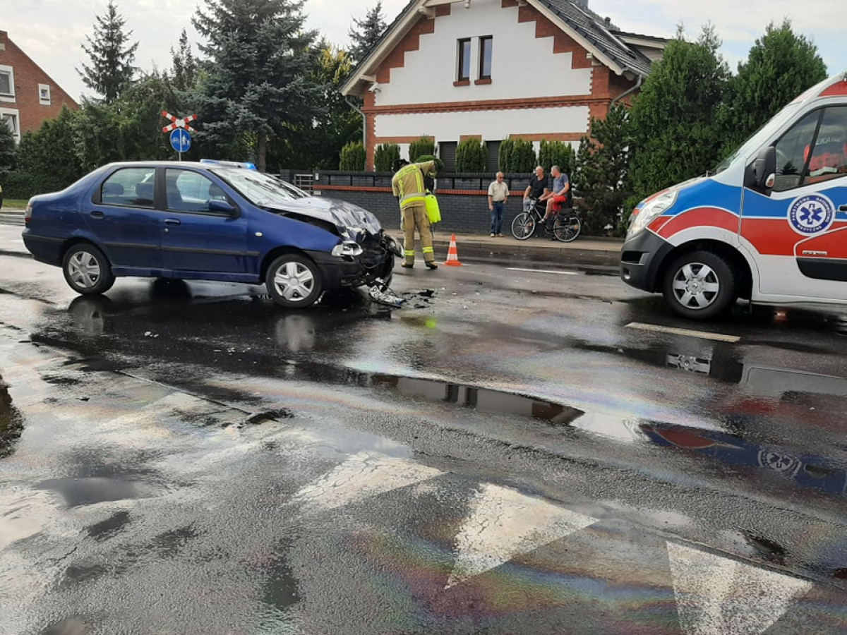 Zderzenie na skrzyżowaniu Śmigielskiej z Wyzwolenia [ZDJĘCIA]