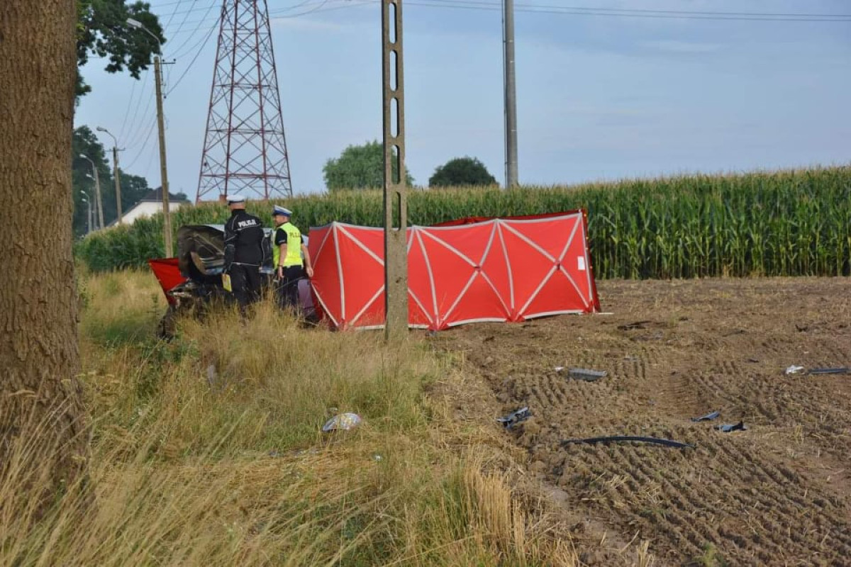 Śmiertelny wypadek. Zginął 23-letni kierowca [ZDJĘCIA]