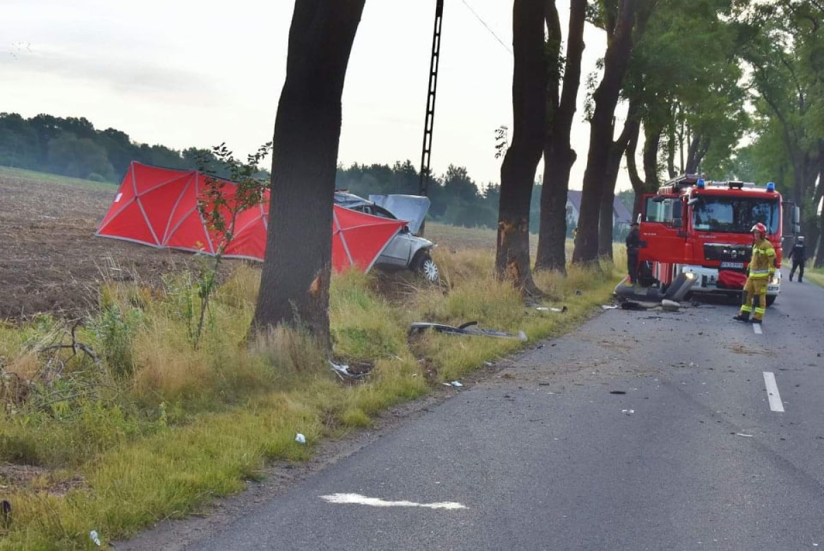 Śmiertelny wypadek. Zginął 23-letni kierowca [ZDJĘCIA]