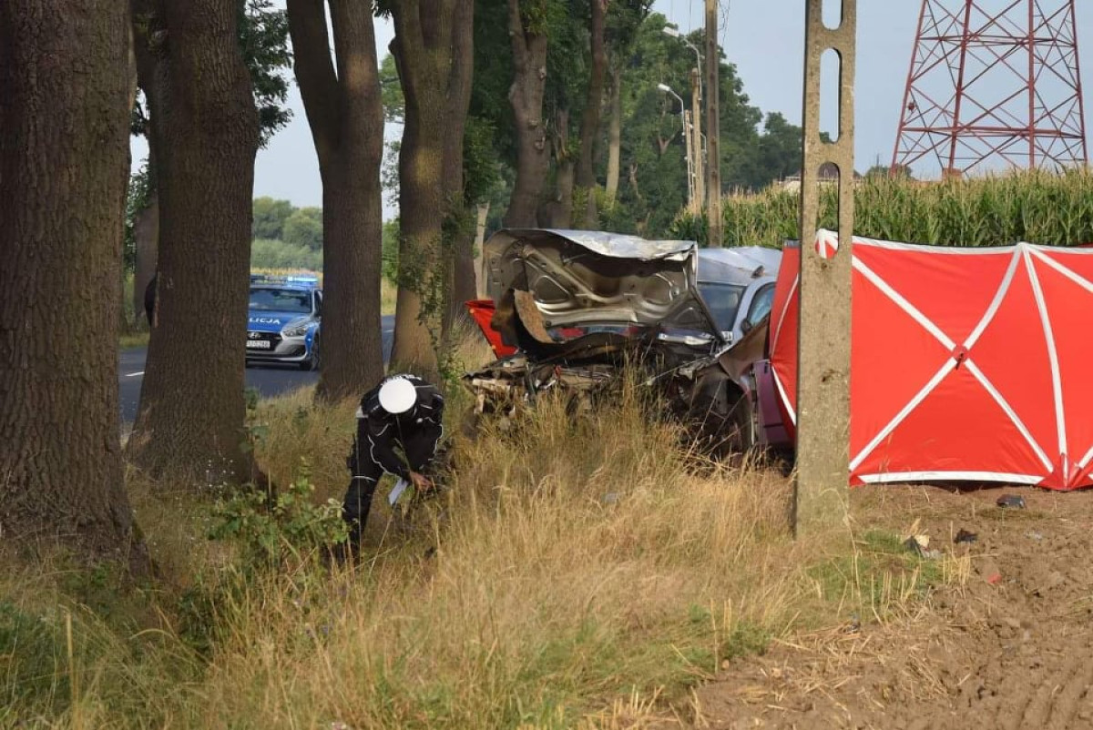 Śmiertelny wypadek. Zginął 23-letni kierowca [ZDJĘCIA]