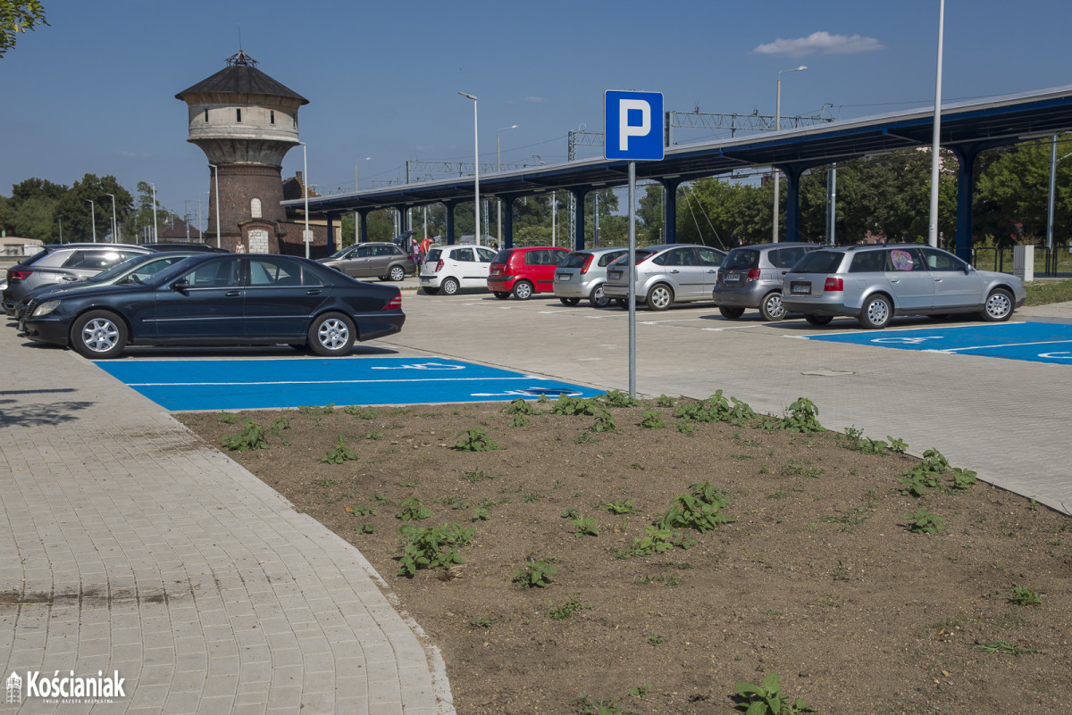 Parking przy dworcu otwarty od piątku [ZDJĘCIA]