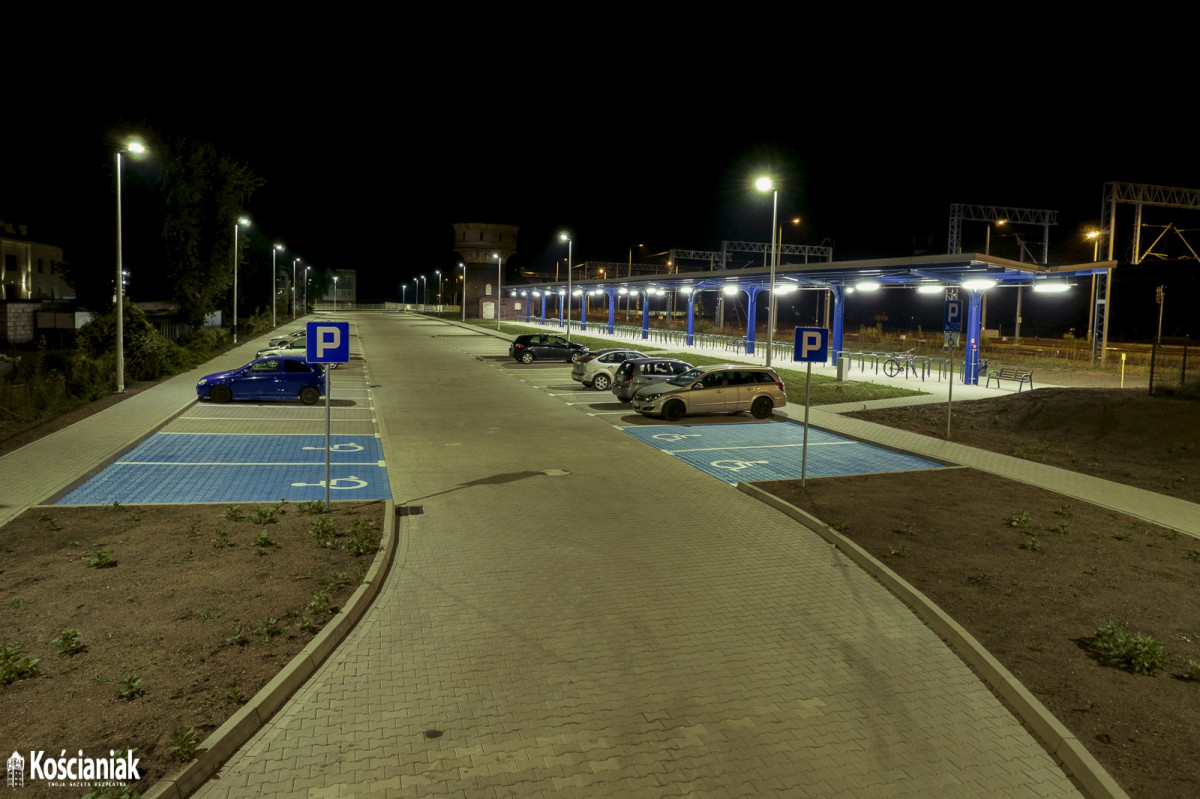 Parking przy dworcu otwarty od piątku [ZDJĘCIA]