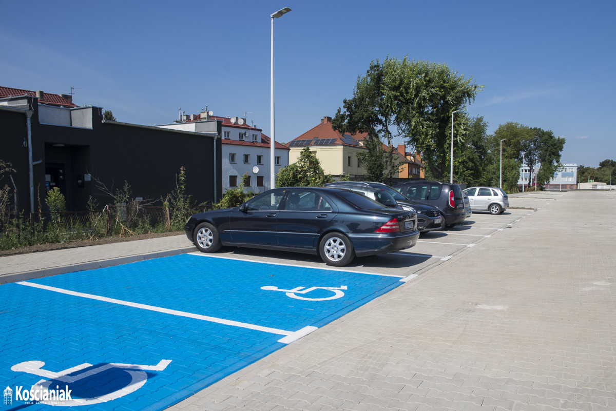Parking przy dworcu otwarty od piątku [ZDJĘCIA]