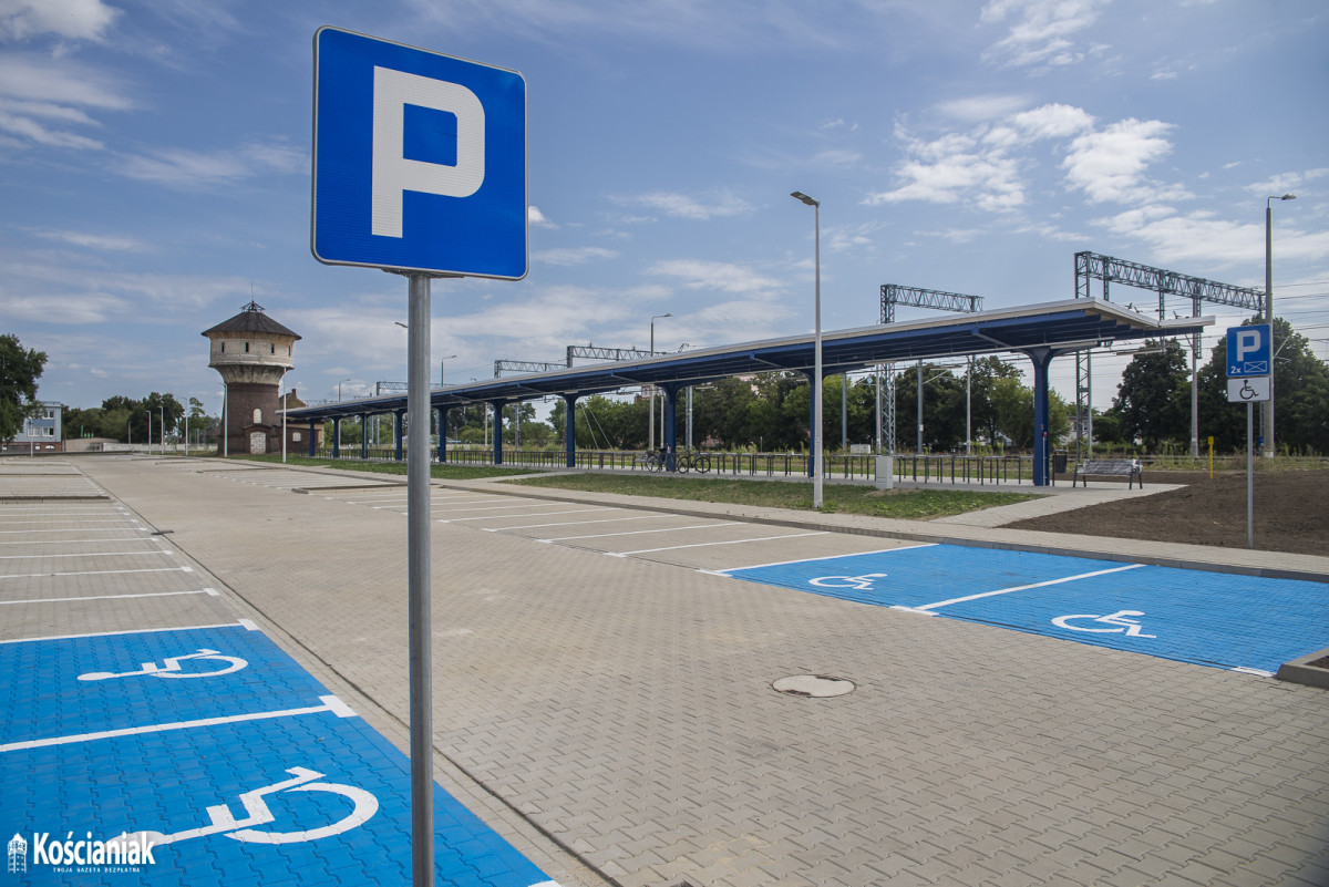 Parking przy dworcu otwarty od piątku [ZDJĘCIA]