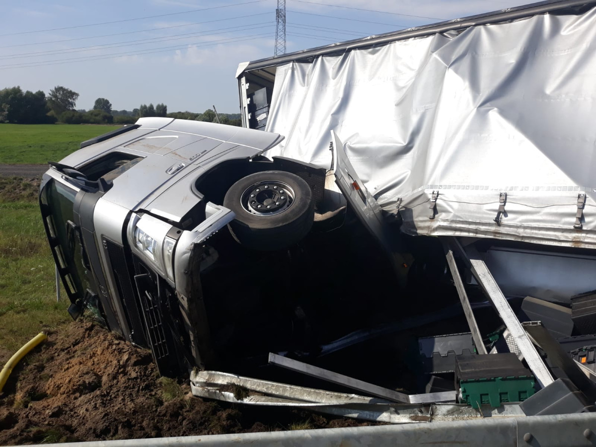 Wjechał ciężarówką w inny pojazd na S5 [ZDJĘCIA]