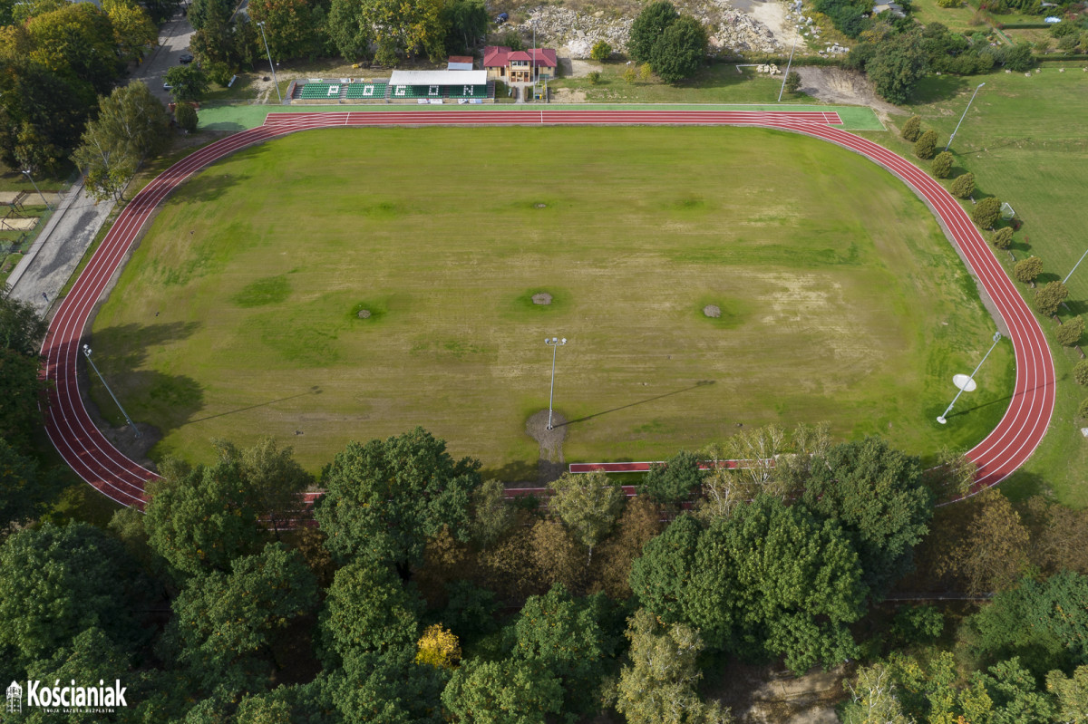 Trwa remont stadionu w Śmiglu [ZDJĘCIA]