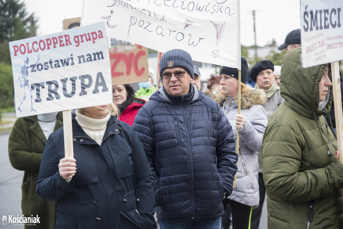 Manifestacja w Przysiece. Blokują wjazd do Polcoppera [FOTO]