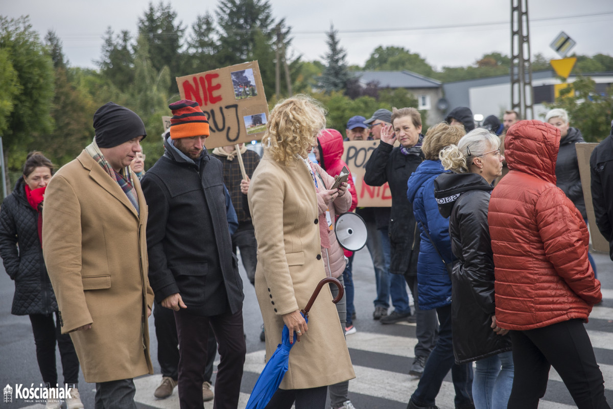 Manifestacja w Przysiece. Blokują wjazd do Polcoppera [FOTO]