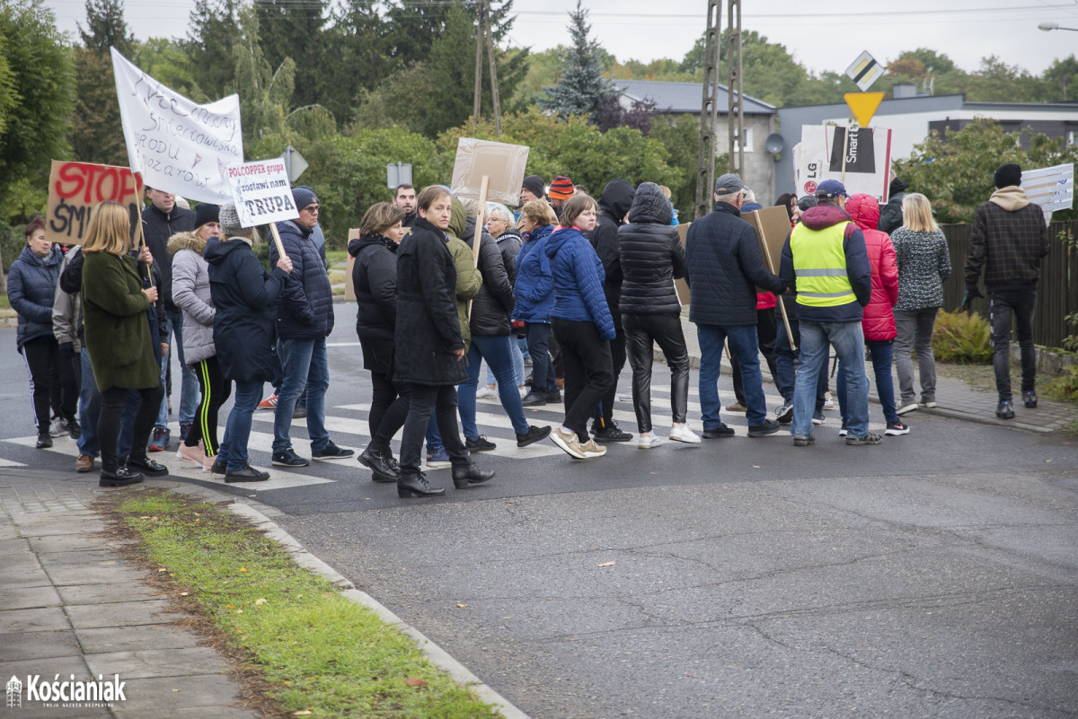 Manifestacja w Przysiece. Blokują wjazd do Polcoppera [FOTO]