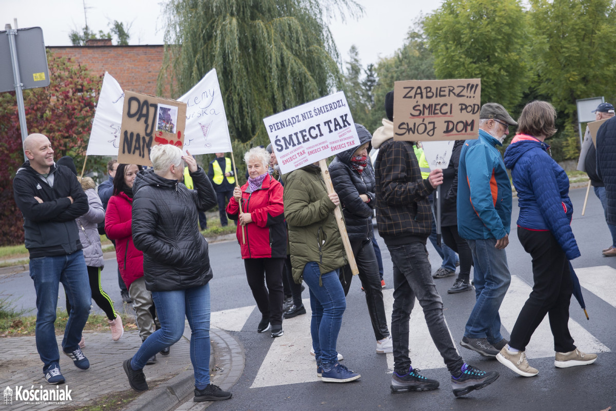 Manifestacja w Przysiece. Blokują wjazd do Polcoppera [FOTO]
