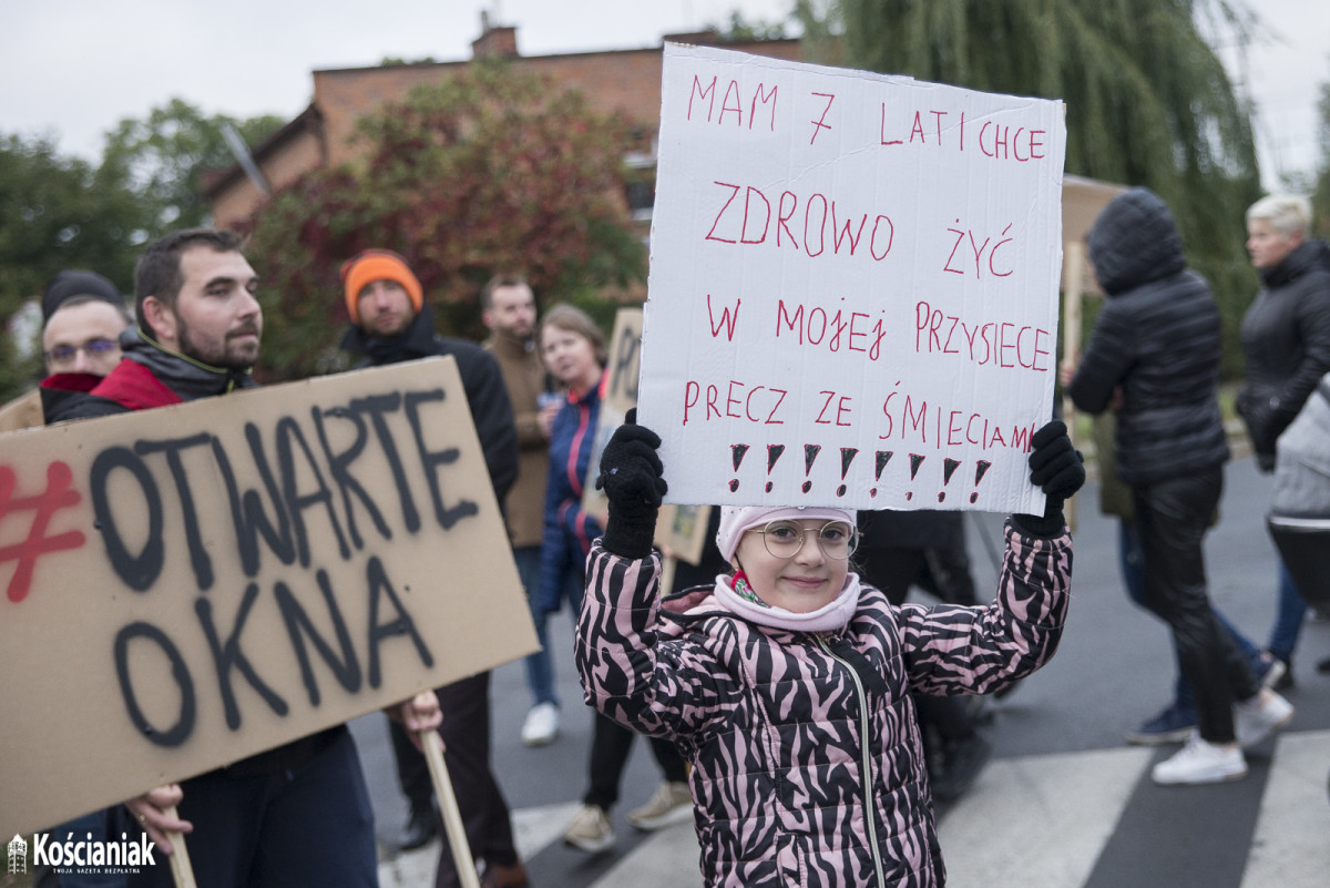 Manifestacja w Przysiece. Blokują wjazd do Polcoppera [FOTO]