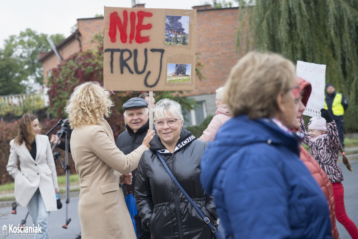 Manifestacja w Przysiece. Blokują wjazd do Polcoppera [FOTO]