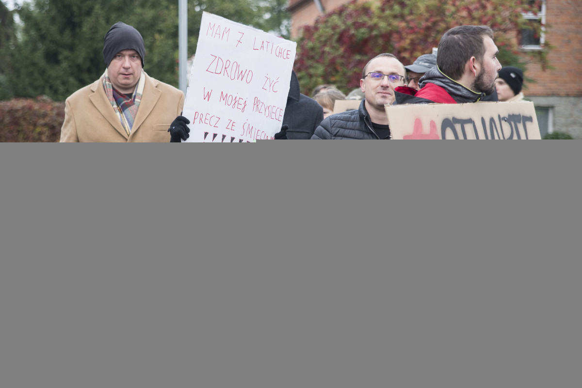 Manifestacja w Przysiece. Blokują wjazd do Polcoppera [FOTO]