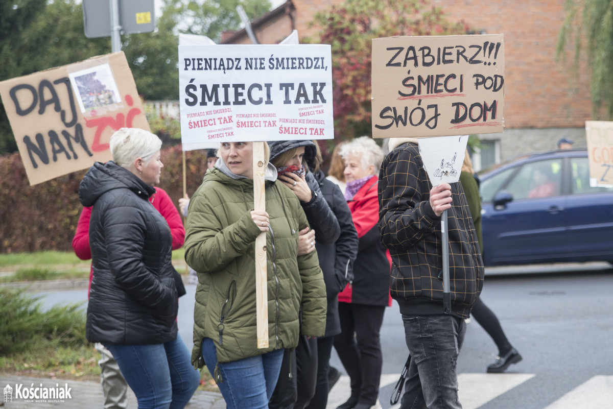 Manifestacja w Przysiece. Blokują wjazd do Polcoppera [FOTO]
