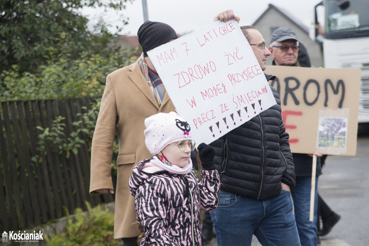 Manifestacja w Przysiece. Blokują wjazd do Polcoppera [FOTO]