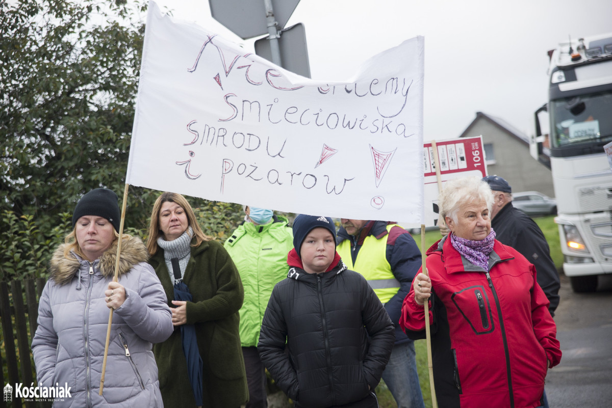 Manifestacja w Przysiece. Blokują wjazd do Polcoppera [FOTO]
