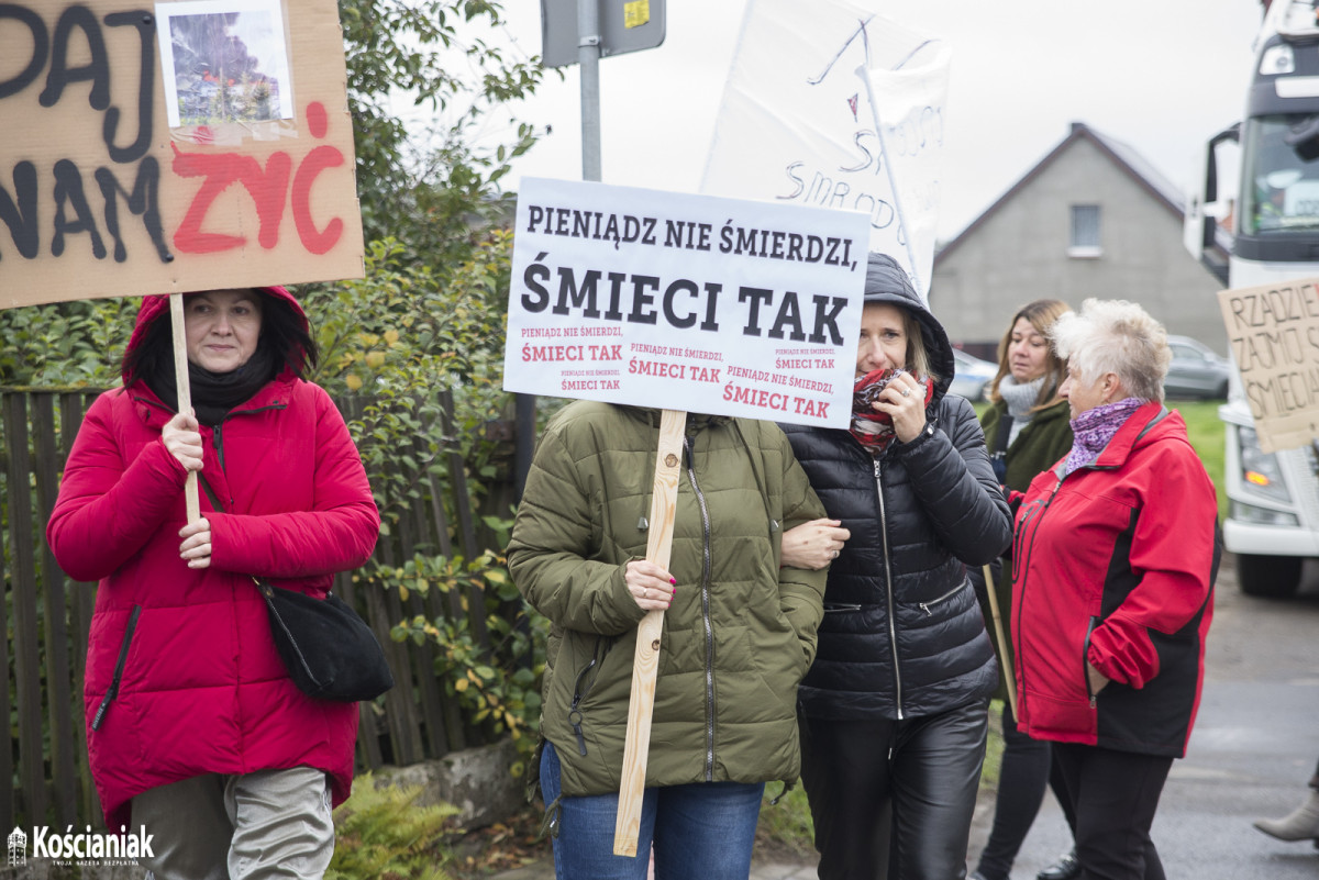 Manifestacja w Przysiece. Blokują wjazd do Polcoppera [FOTO]