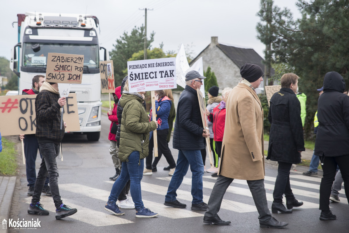 Manifestacja w Przysiece. Blokują wjazd do Polcoppera [FOTO]