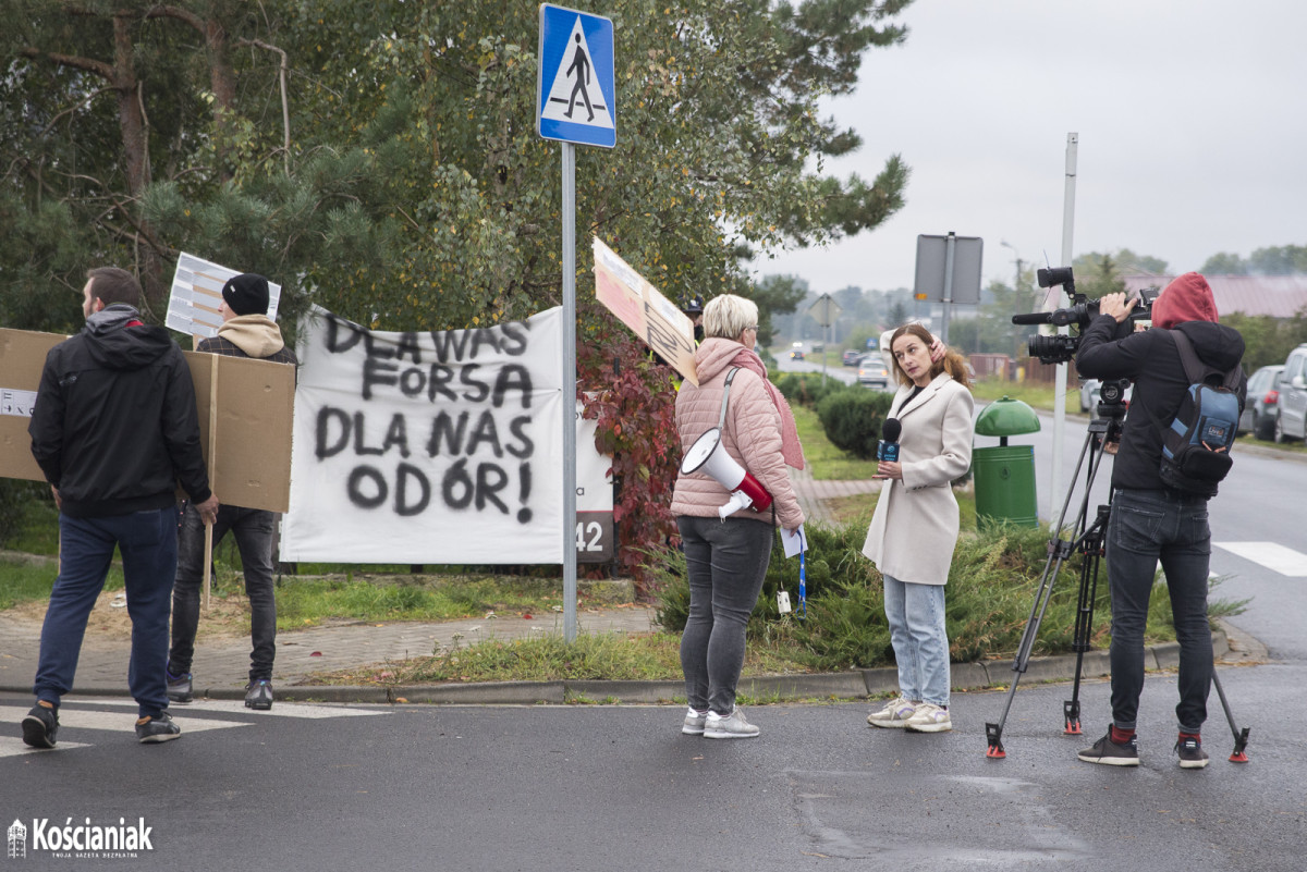Manifestacja w Przysiece. Blokują wjazd do Polcoppera [FOTO]