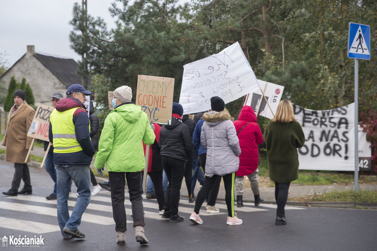 Manifestacja w Przysiece. Blokują wjazd do Polcoppera [FOTO]