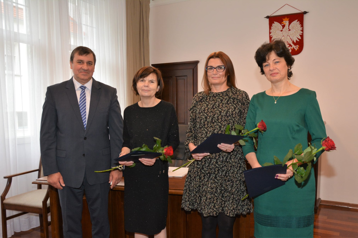 Nagrody dla nauczycieli od burmistrza [ZDJĘCIA]